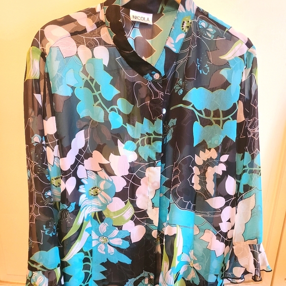 Sheer floral top. - Picture 1 of 3